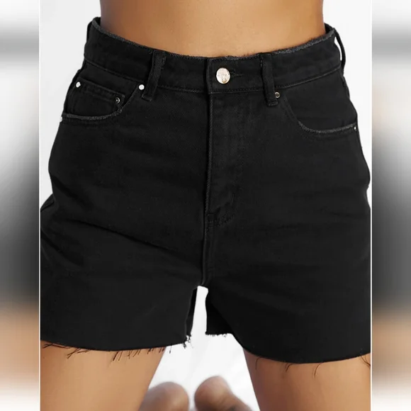 ALL THINGS GOLDEN BLACK JEAN SHORTS SIZE SMALL